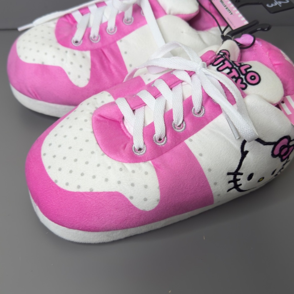 Sanrio Hello Kitty Pink and White Slippers Size 2/3 Kids